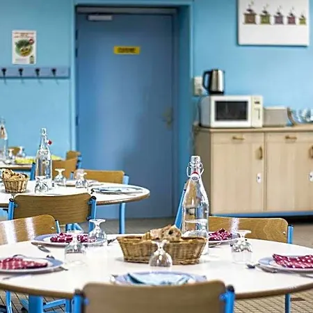 Hostel Logis Des Grands Chapeaux *