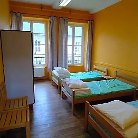 Hostel Logis Des Grands Chapeaux *