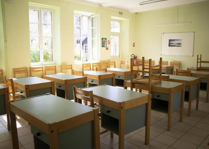 Logis Des Grands Chapeaux Hostel *