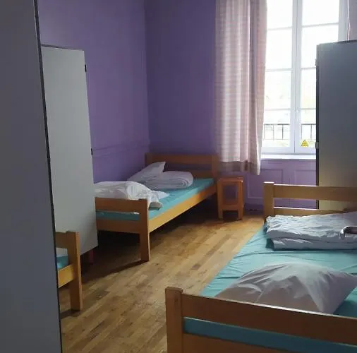 Hostel Logis Des Grands Chapeaux *