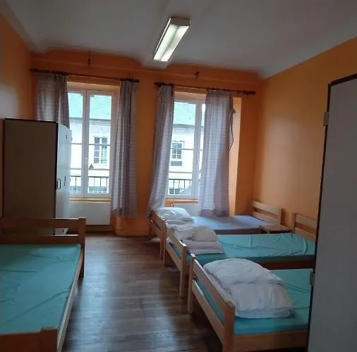 Logis Des Grands Chapeaux Hostel *