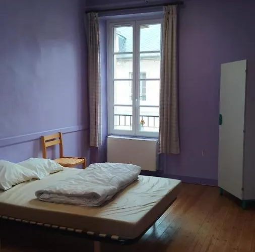 Logis Des Grands Chapeaux Hostel