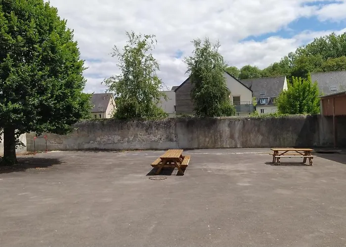 Hostel Logis Des Grands Chapeaux *