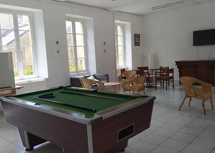 Logis Des Grands Chapeaux Hostel *